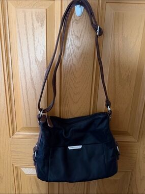 Stone Mountain USA LeatherBlack Shoulder Bag with Brown Strap